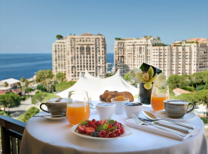 025_Hotel Columbus Monte Carlo - Schoene Aussichten Touristik - Breakfast and balcony view